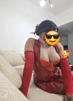 Queen Bee - Male dominatrix in Dubai Photo 2 of 3