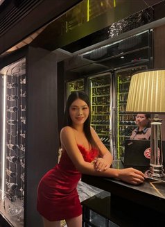 QUEEN BIG COCK JUST ARRIVED - Transsexual escort in Bangkok Photo 8 of 19
