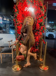 Queen - escort in Dubai Photo 3 of 3