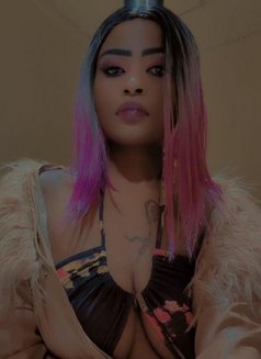 Queen Dee - escort in Riyadh Photo 2 of 4