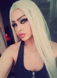 Queen Diva - Transsexual escort in Beirut Photo 9 of 10