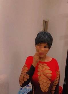 Queen - puta in Cairo Photo 4 of 7