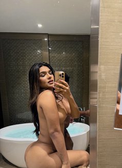 Queen Gia - Transsexual escort in Mumbai Photo 7 of 10