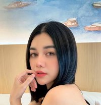 Queen - escort in Singapore