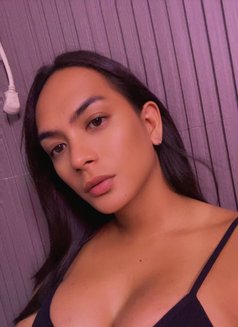 Queen J - Transsexual escort in Manila Photo 1 of 6