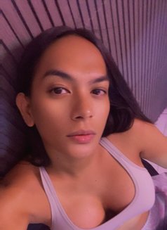 Queen J - Transsexual escort in Manila Photo 4 of 6