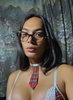 Queen J - Transsexual escort in Manila Photo 5 of 6