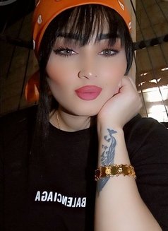 Queen Jeny - puta in Beirut Photo 8 of 8