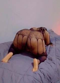 Queen - puta in Cairo Photo 2 of 4