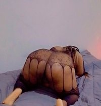 Queen - escort in Cairo