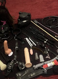Queen (Lady Mistress ) - dominatrix in Al Manama Photo 11 of 11