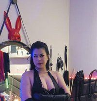 Queen (Lady Mistress ) - dominatrix in Al Manama Photo 4 of 7