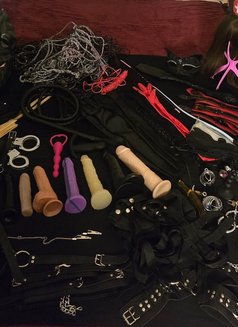 Queen (Lady Mistress ) - Dominadora in Al Manama Photo 15 of 15