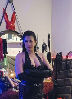 Queen (Lady Mistress ) - Dominadora in Al Manama Photo 7 of 11