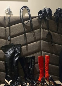 Queen (Lady Mistress ) - dominatrix in Al Manama Photo 3 of 6