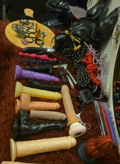 Queen (Lady Mistress ) - dominatrix in Al Manama Photo 9 of 9