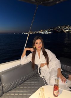 Queen LILITH - Transsexual escort in Beirut Photo 16 of 16