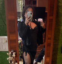 Mistress Lucy Lee - Dominadora transexual in New Delhi