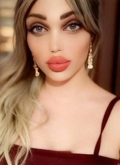 Queen naya - Transsexual escort in Beirut Photo 6 of 10