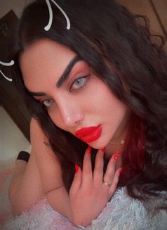 Queen Naya - Transsexual escort in Damascus Photo 2 of 7