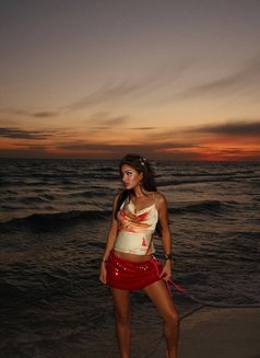 Queen Nayef Full Services in Town - Transsexual escort in Dubai Photo 3 of 3