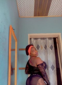 Queen Weija - puta in Accra Photo 3 of 4