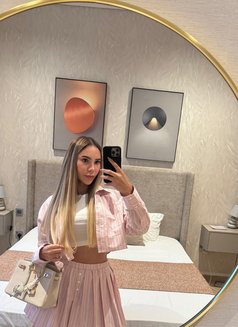 Bruna - puta in Dubai Photo 19 of 23