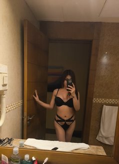 QUEEN OLIVIA /poppers - Transsexual escort in Dubai Photo 18 of 30