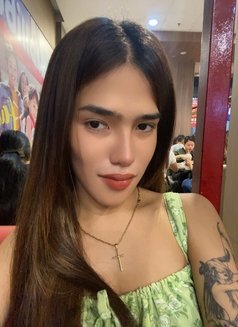 Queen Penelope - Transsexual escort in Manila Photo 4 of 5