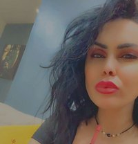 Queen R - masseuse in Beirut