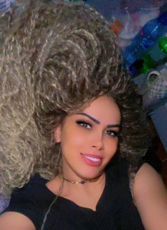 Queen R - masseuse in Beirut Photo 3 of 12