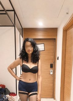 Queen Shalini Your Next Door Hotwife - puta in Hyderabad Photo 1 of 4