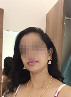 Queen Shalini Your Next Door Hotwife - puta in Hyderabad Photo 3 of 4