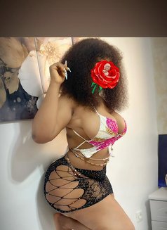 Queen - escort in Dakar Photo 2 of 3