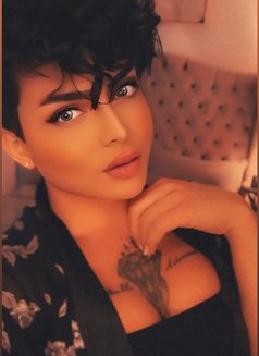 Queen شام - Transsexual escort in Dubai Photo 9 of 9