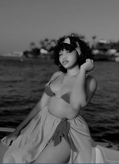 Queen - escort in Nairobi Photo 1 of 7