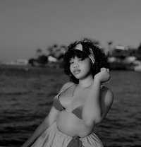 Queen - escort in Nairobi Photo 1 of 7