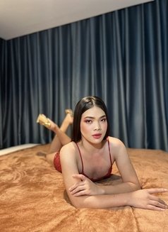 QUEEN VANESS - Transsexual escort in Bangkok Photo 6 of 10