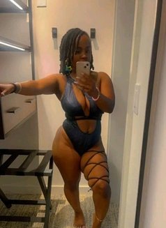 Queen Vee - escort in Nairobi Photo 1 of 4