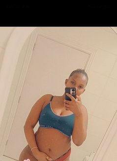 Queen webcam, toys - escort in Nairobi Photo 2 of 2