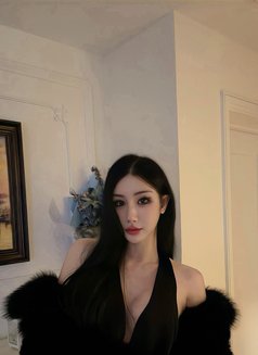 Queen Winnie - Transsexual escort in Shanghai Photo 9 of 10