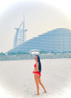 Queena - puta in Dubai Photo 3 of 4