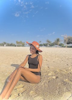 Queena - puta in Dubai Photo 4 of 4