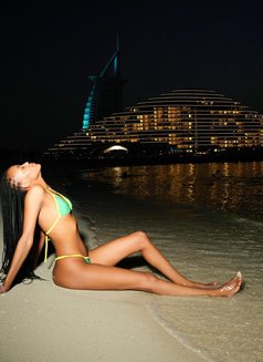 Queena - puta in Dubai Photo 8 of 10