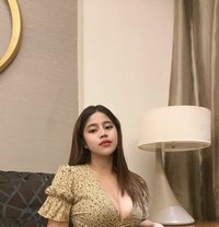 Queene - escort in Manila Photo 1 of 4