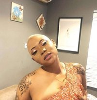 Queenie - puta in Accra