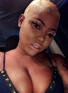 Queenie - escort in Accra Photo 4 of 8