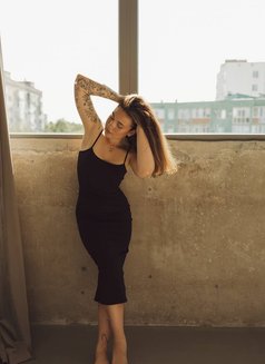 Queenie - escort in Dubai Photo 4 of 15