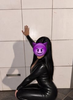 Queeniness - escort in Dubai Photo 1 of 2