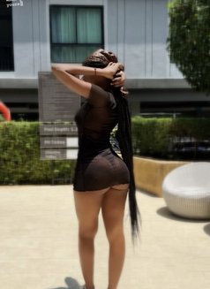 QueenL - escort in Bangkok Photo 3 of 5